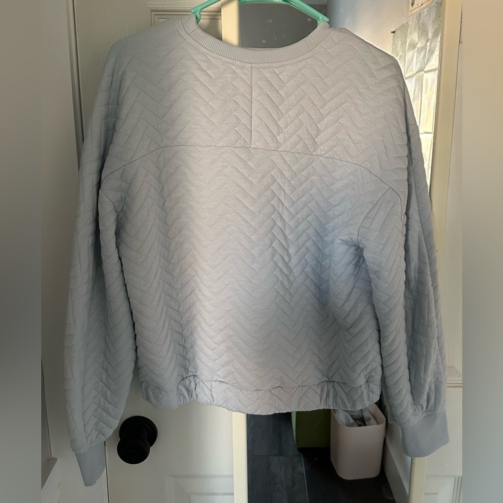 Pale Blue Long sleeve puffy pattern